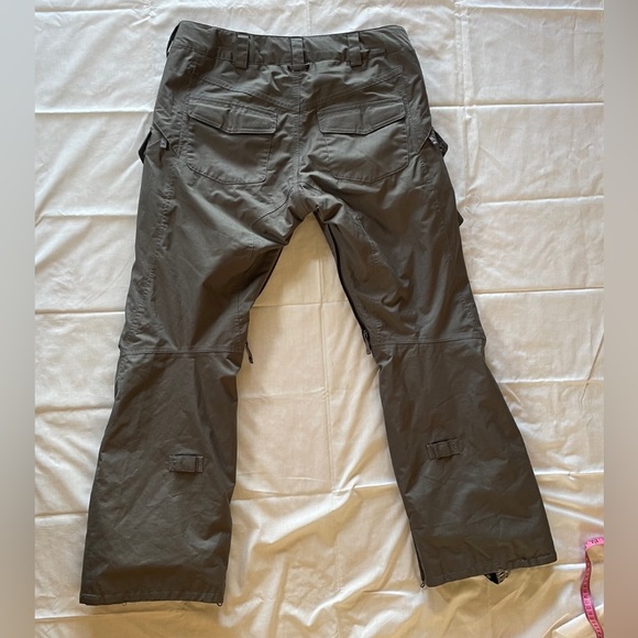Burton Snowboarding Women’s Pant.           Size: M - Picture 5 of 9